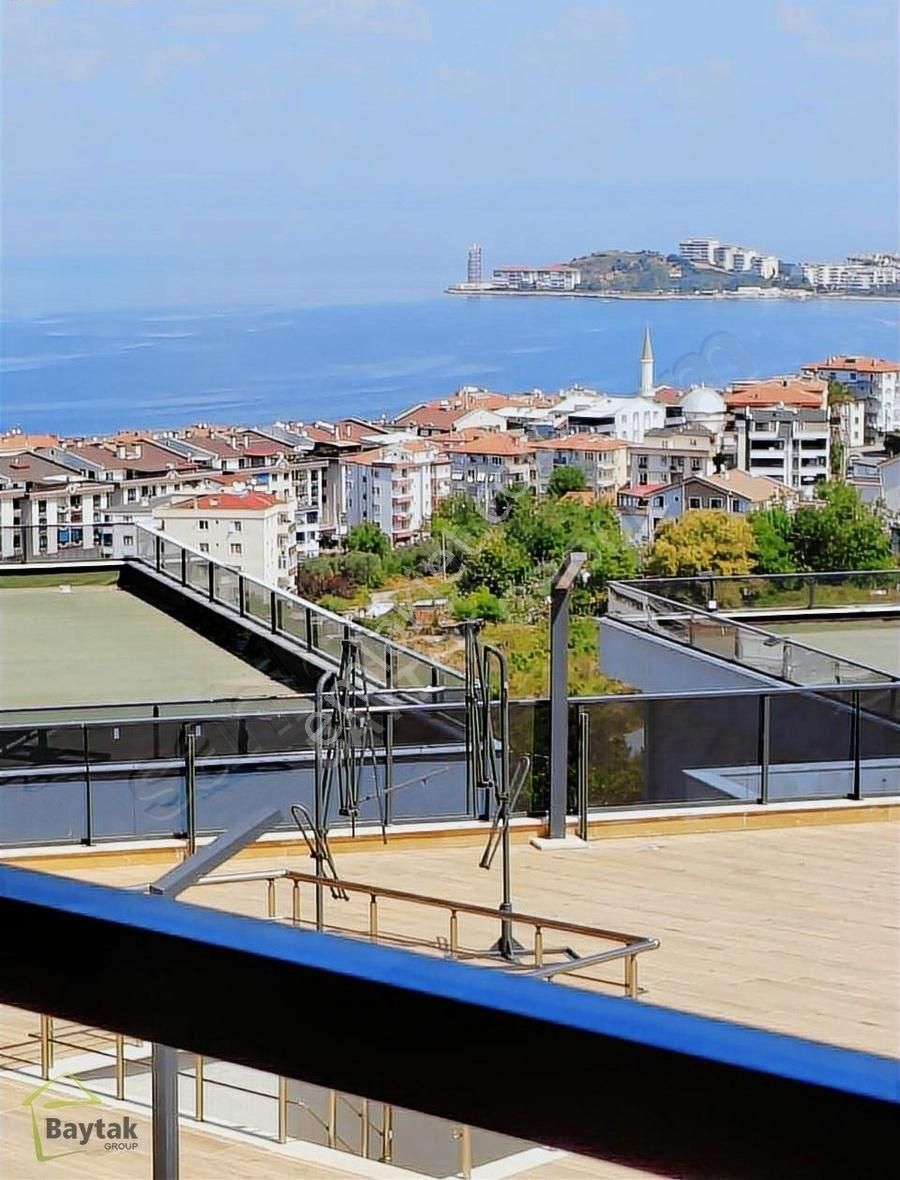 Boş Oturuma Hazır Eşyalı Cennet Yalova 2+1 Satılık Havuzlu Site