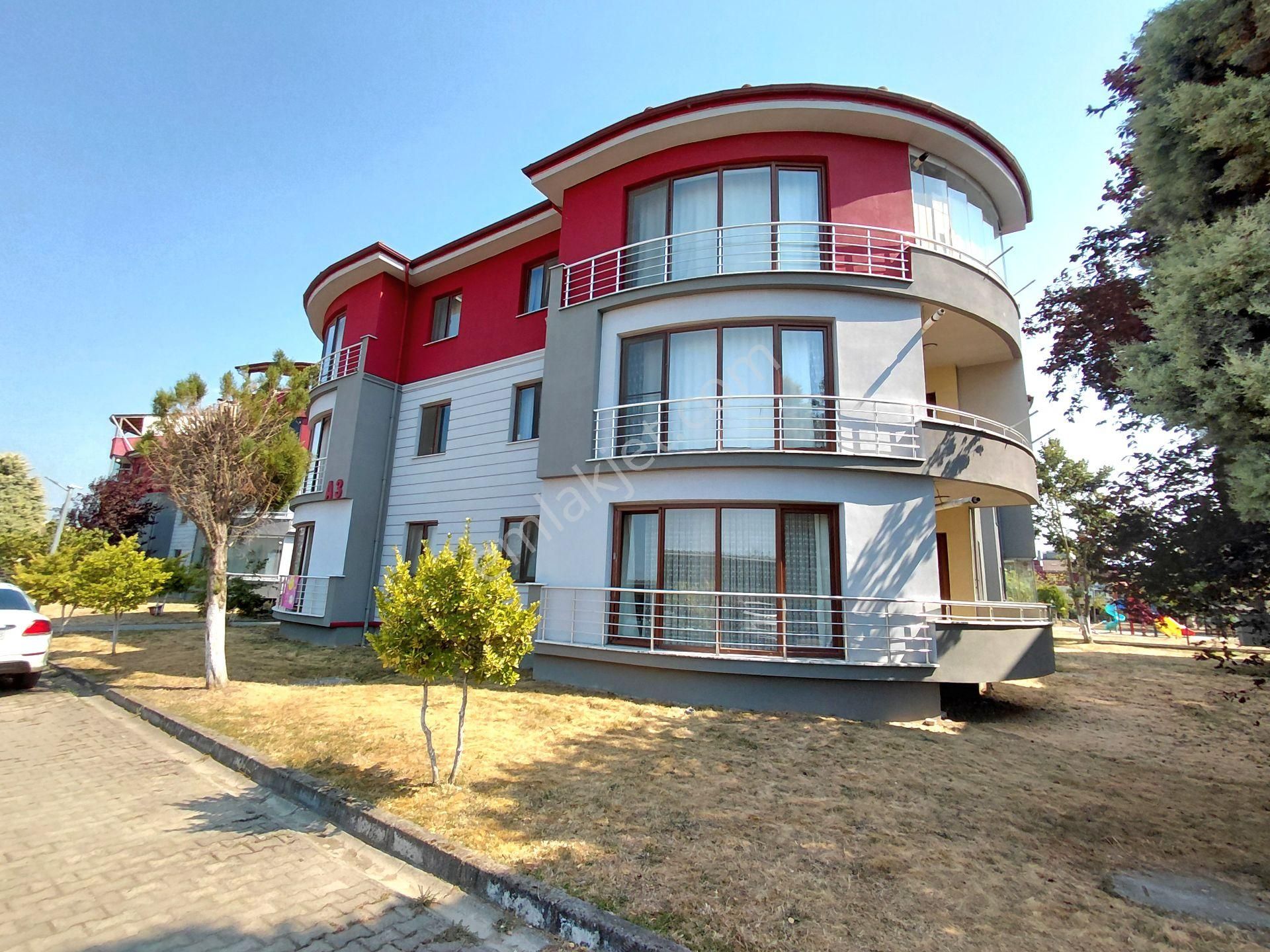 Hak Emlak'tan Üniversite Bölgesinde Satılık Eşyalı 1+1 Daire