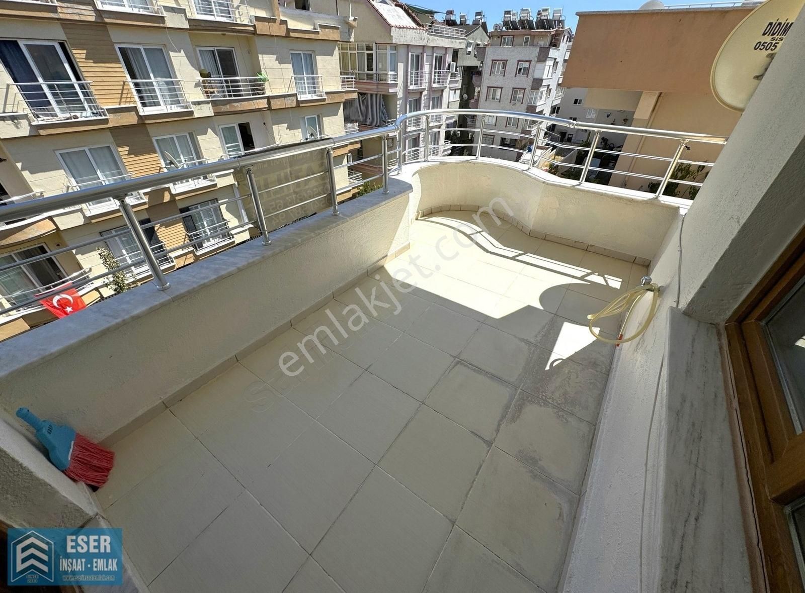 Didim Şehir Merkezinde Ön Cephe Geniş Balkonlu 2+1 Eşyalı Daire - Görsel 16