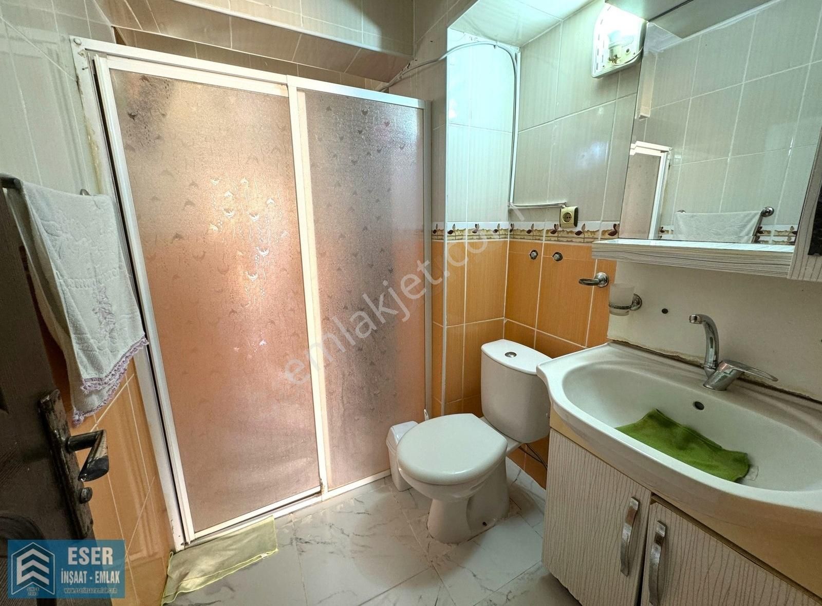 Didim Şehir Merkezinde Ön Cephe Geniş Balkonlu 2+1 Eşyalı Daire - Görsel 2