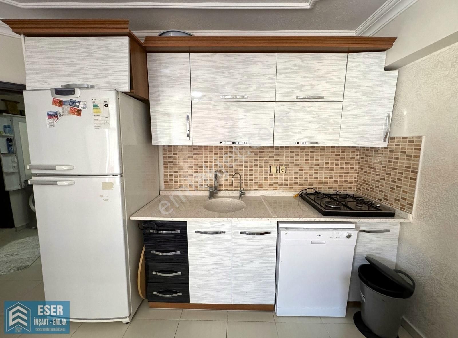 Didim Şehir Merkezinde Ön Cephe Geniş Balkonlu 2+1 Eşyalı Daire - Görsel 4