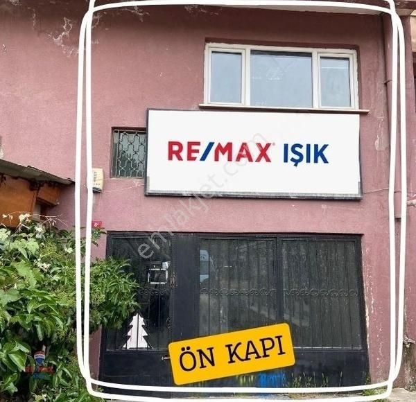 Atakent Minibüs Duraklarında 250 Metrekare Asma Katlı Dükkan