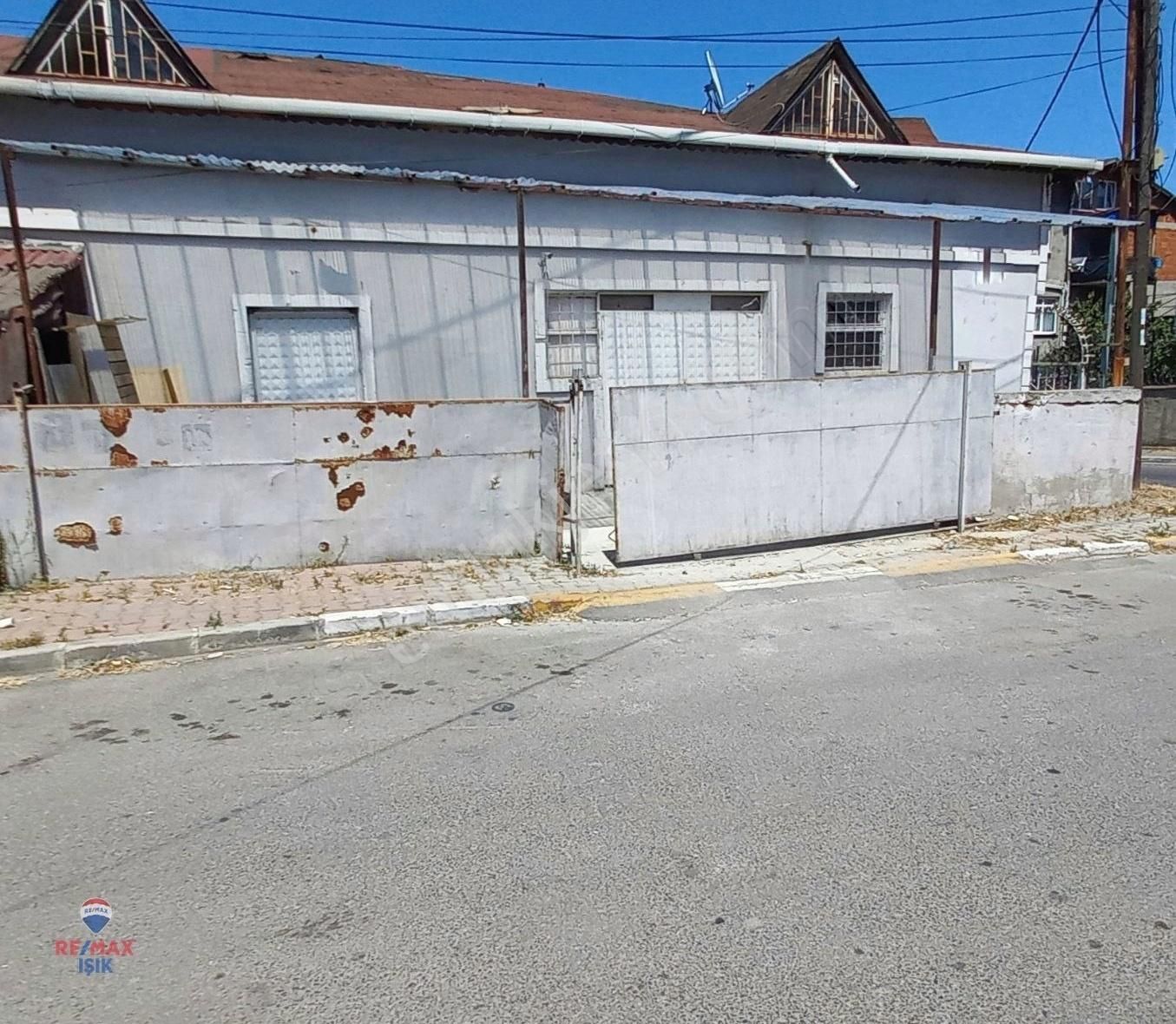 Sultanbeyli'de 7/24 Üretime Uygun Oto Sanayiye Yakın 250 M²