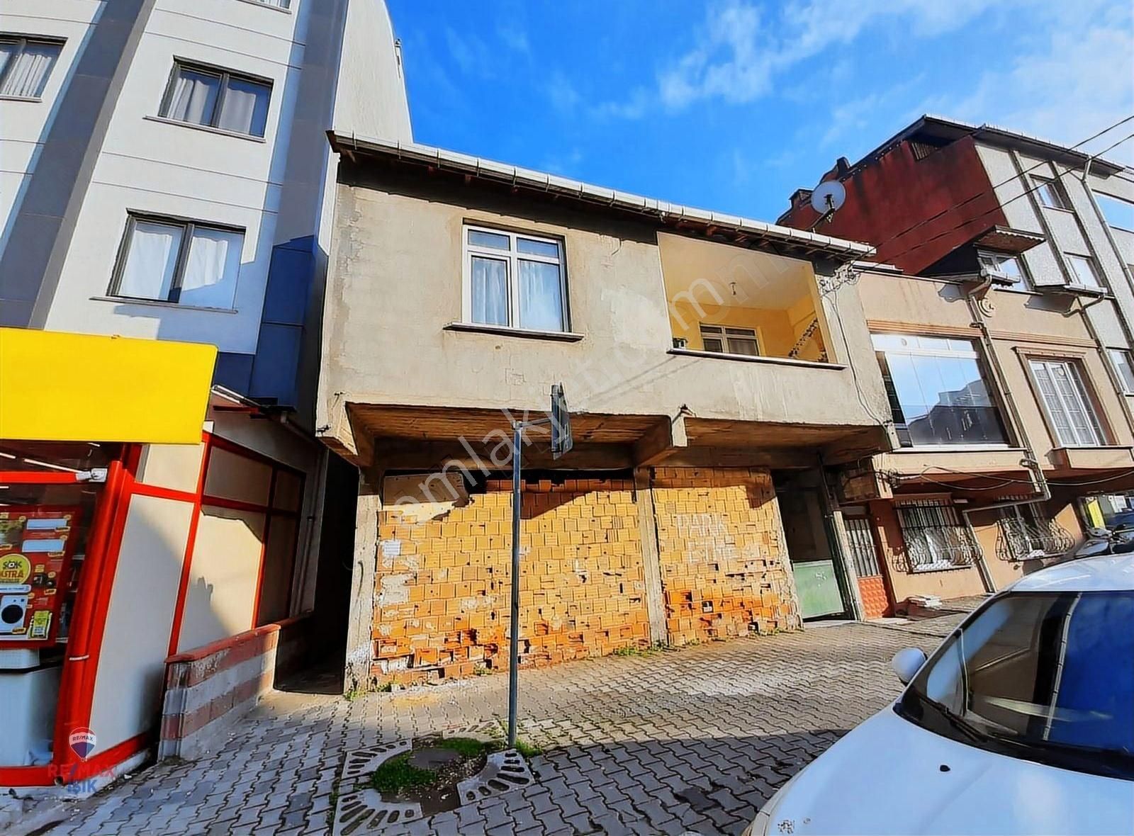 Cadde Üzerinde 173m2 Arsa