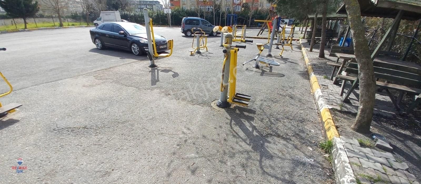 Sultanbeyli Adil Mahallesi Huzur Sitesi'nde 3+1 Ara Kat