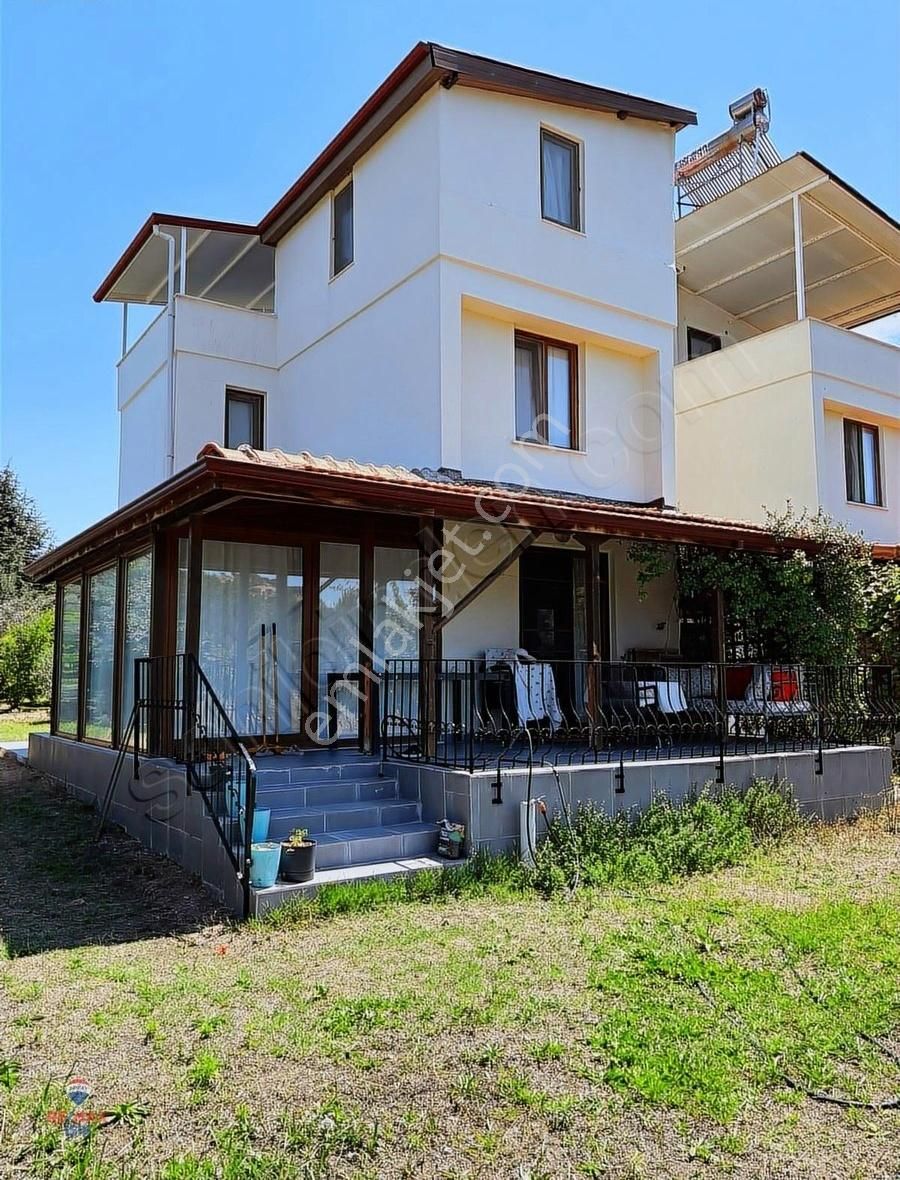 Denize Yakn Eşyalı İskanlı 414 M² Arsa Payı İle 3+1 Tripleks