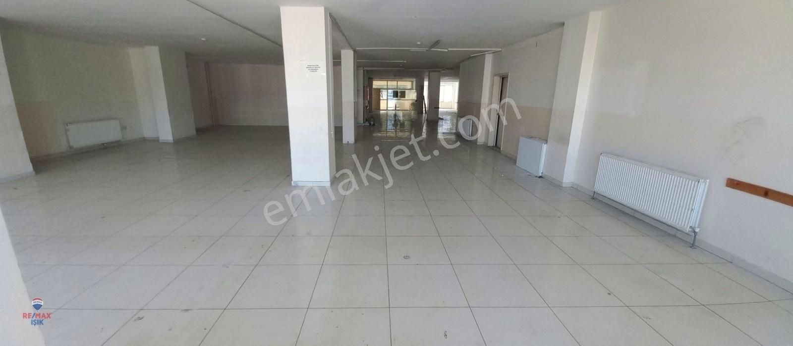 Sultanbeyli'de Merkezi Lokasyonda Alternatifli 600 M²