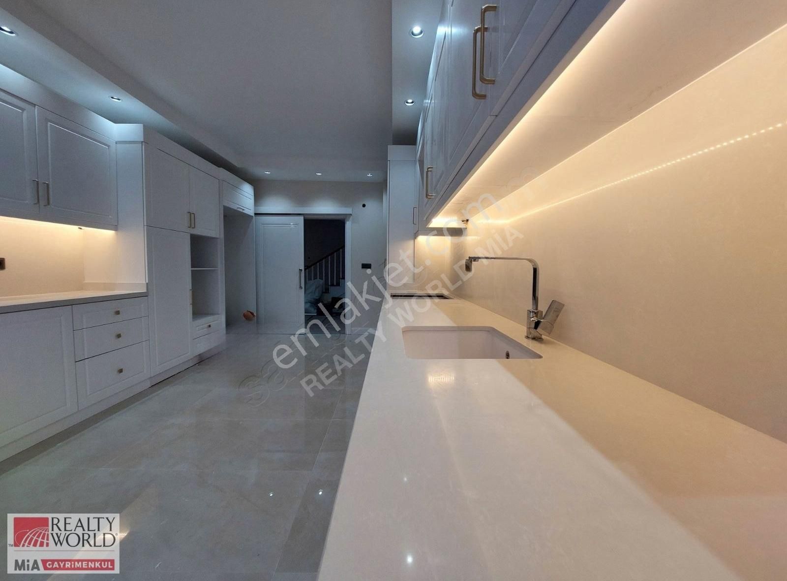 Antalya Döşemealtı'nda 668 M2 Arsa İçinde Satılık 4+1 Müstakil Villa - Görsel 18