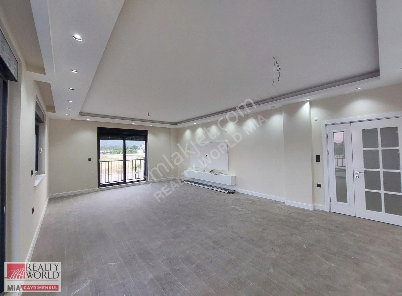 Antalya Döşemealtı'nda 668 M2 Arsa İçinde Satılık 4+1 Müstakil Villa - Görsel 13