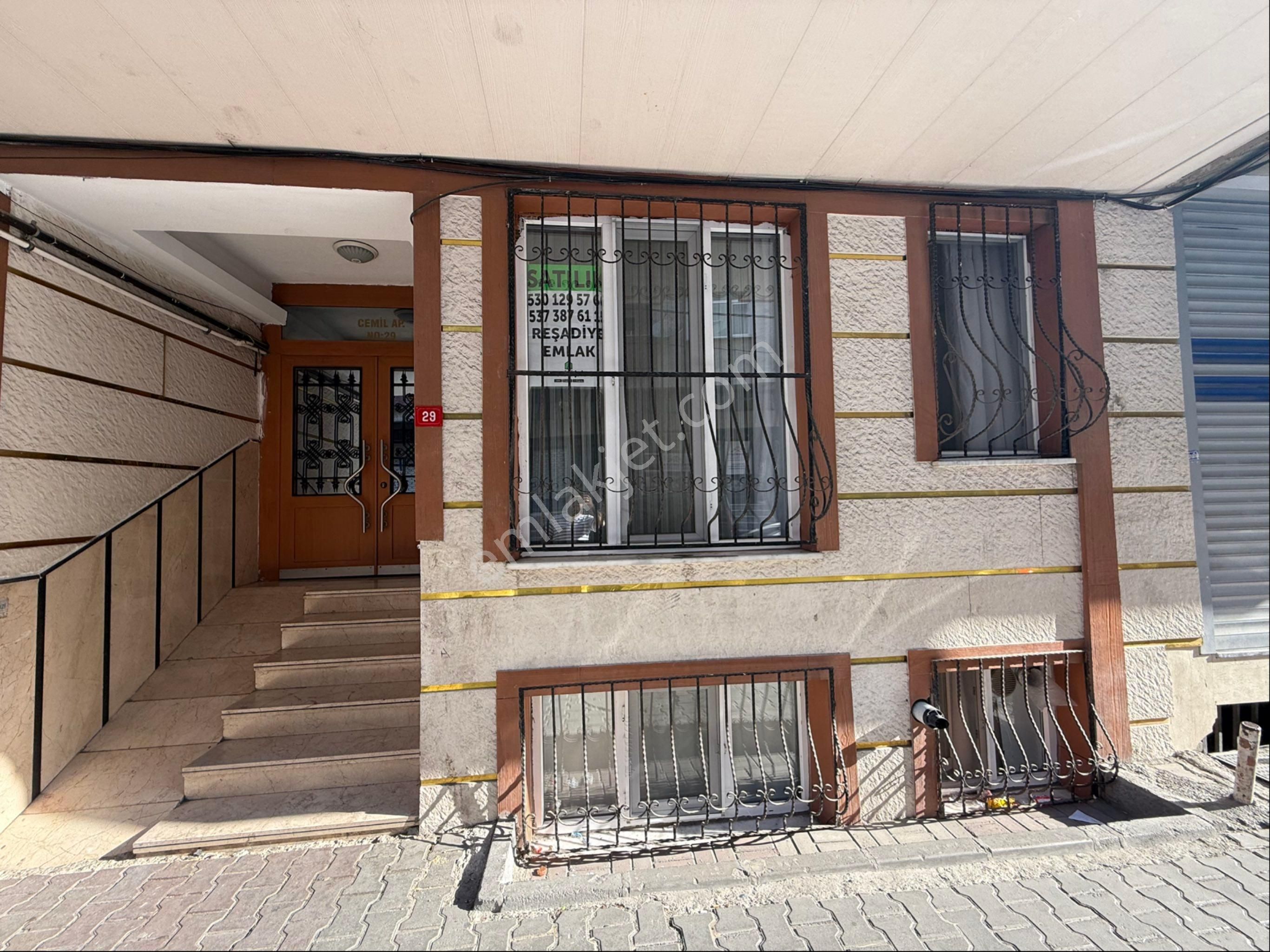 Reşadiye Emlaktan Yeni Daire Yüksek Giriş Kat 2+1 Amerikan Mutfak Krediye Uygun