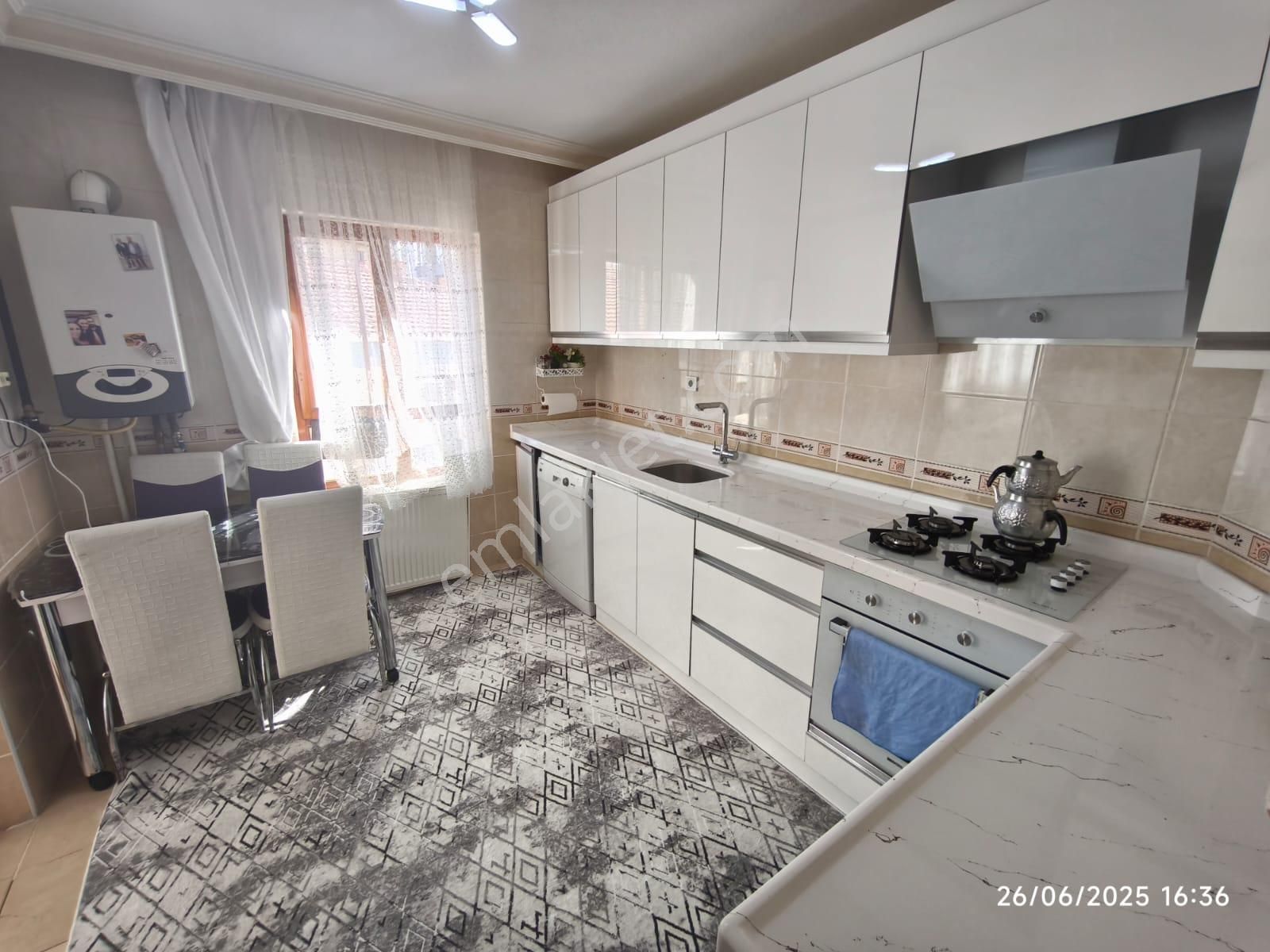 Kalecik Emlak'tan Masrafsız Çift Banyo Çift Mutfak 5+1 Daire