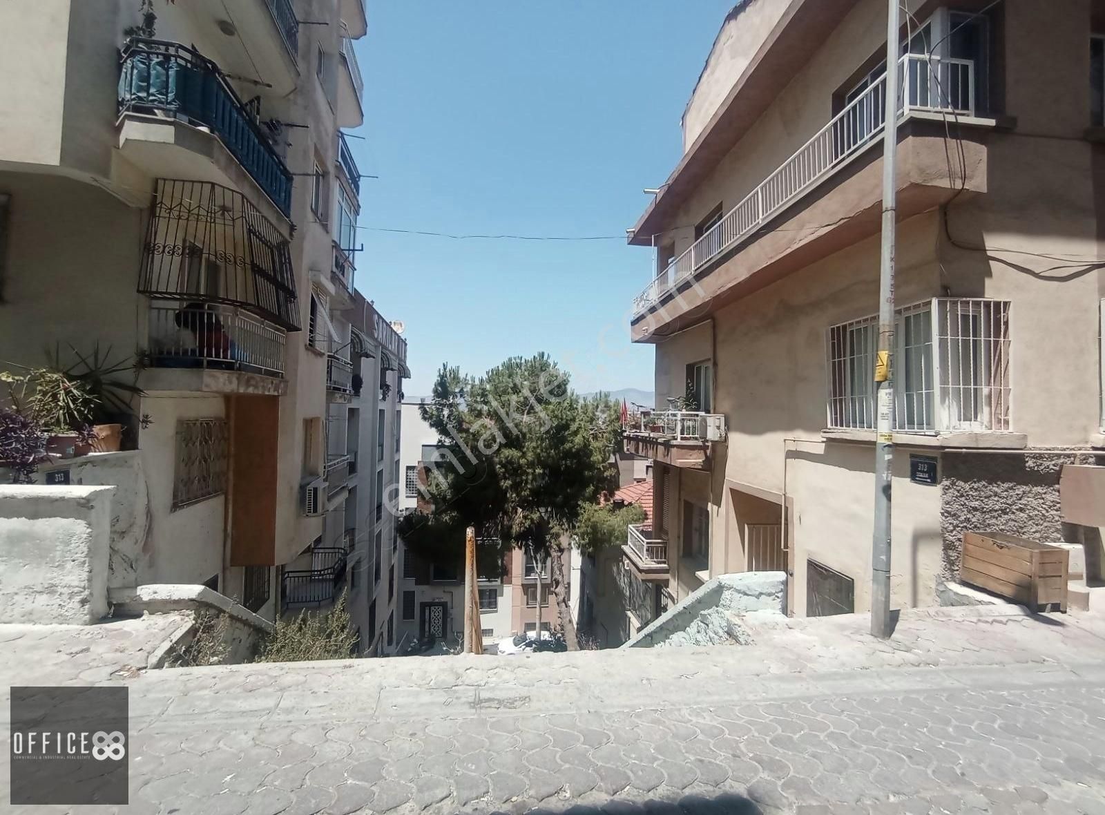 Tarihi Asansör De Kiralık 1+1 Daire