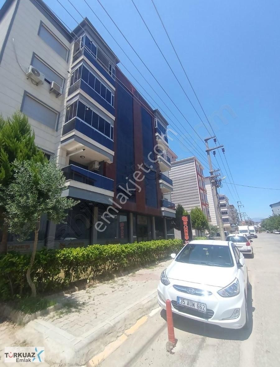 Mesude Tunçaydan İzbana Yakın Sınırsız Kredili 3+1 Ara Kat Daire
