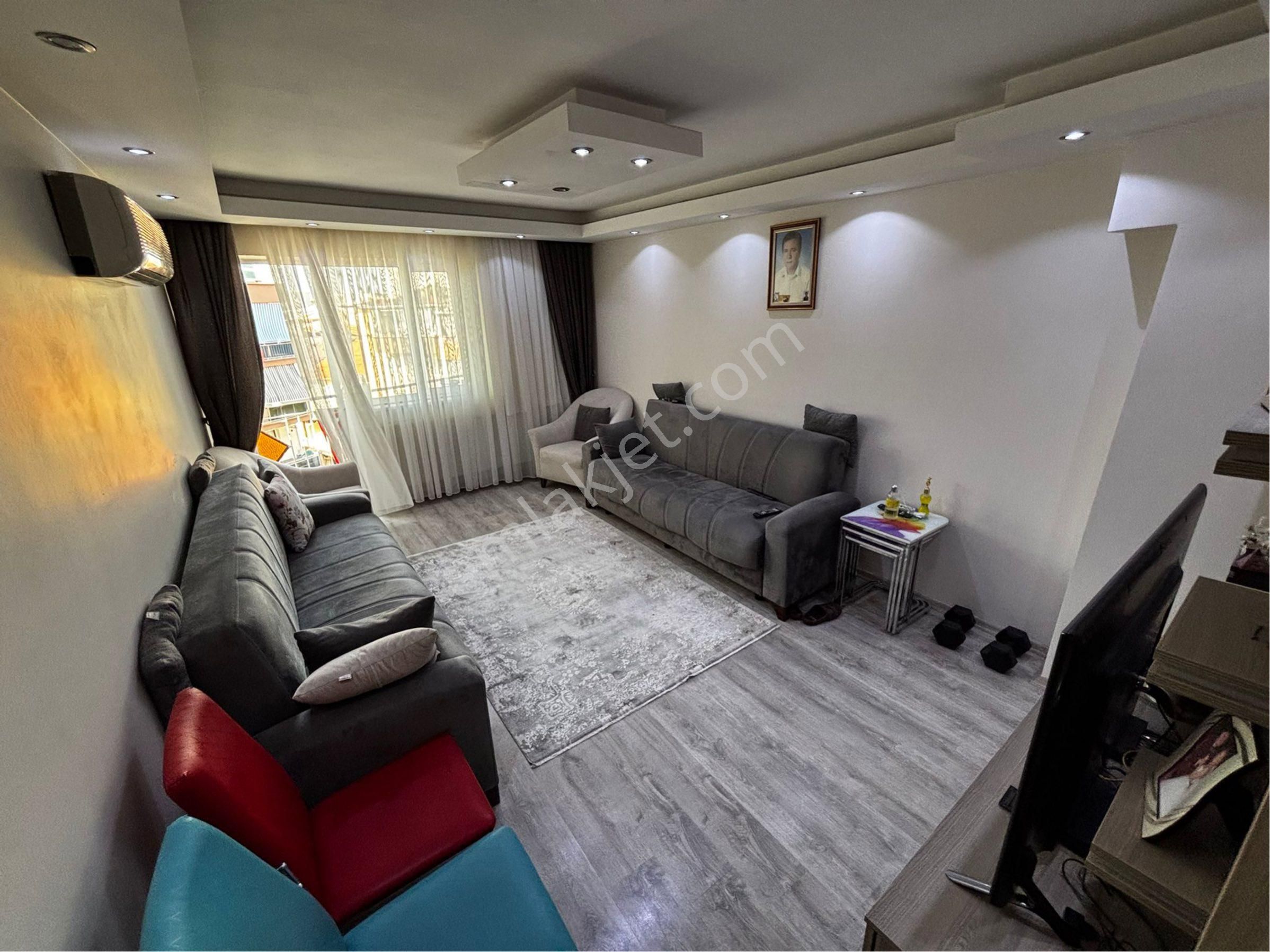 Manisa Şehzadeler Yarhasanlar Mah. Fırsat Asansörlü Cadde Üstü Arakat 3+1 Kapalı Mutfak