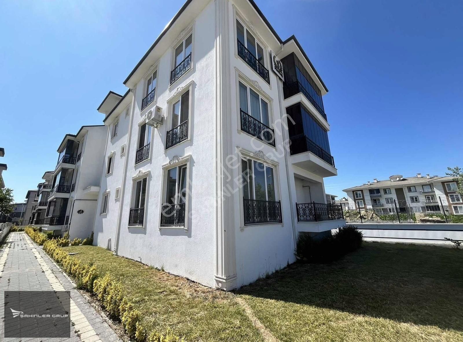 Adapazarı'tuzla Mah Simtaş Beyaz Evler'de Satılık Lüx 4+1 Daire