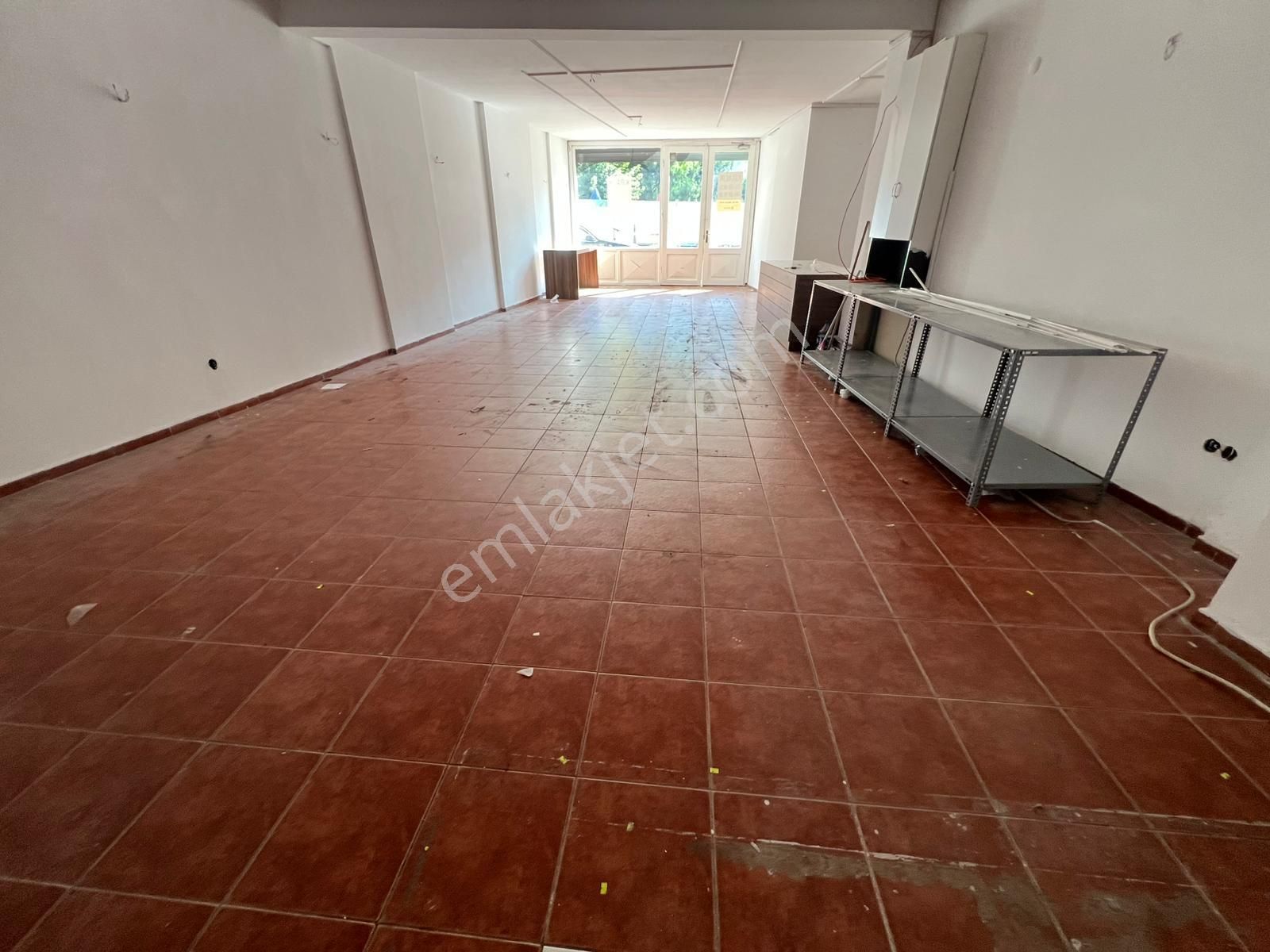 Üsküdar Üniversitesi Sokağı Çok Amaçlı Kulanışlı Dükkan&mağaza