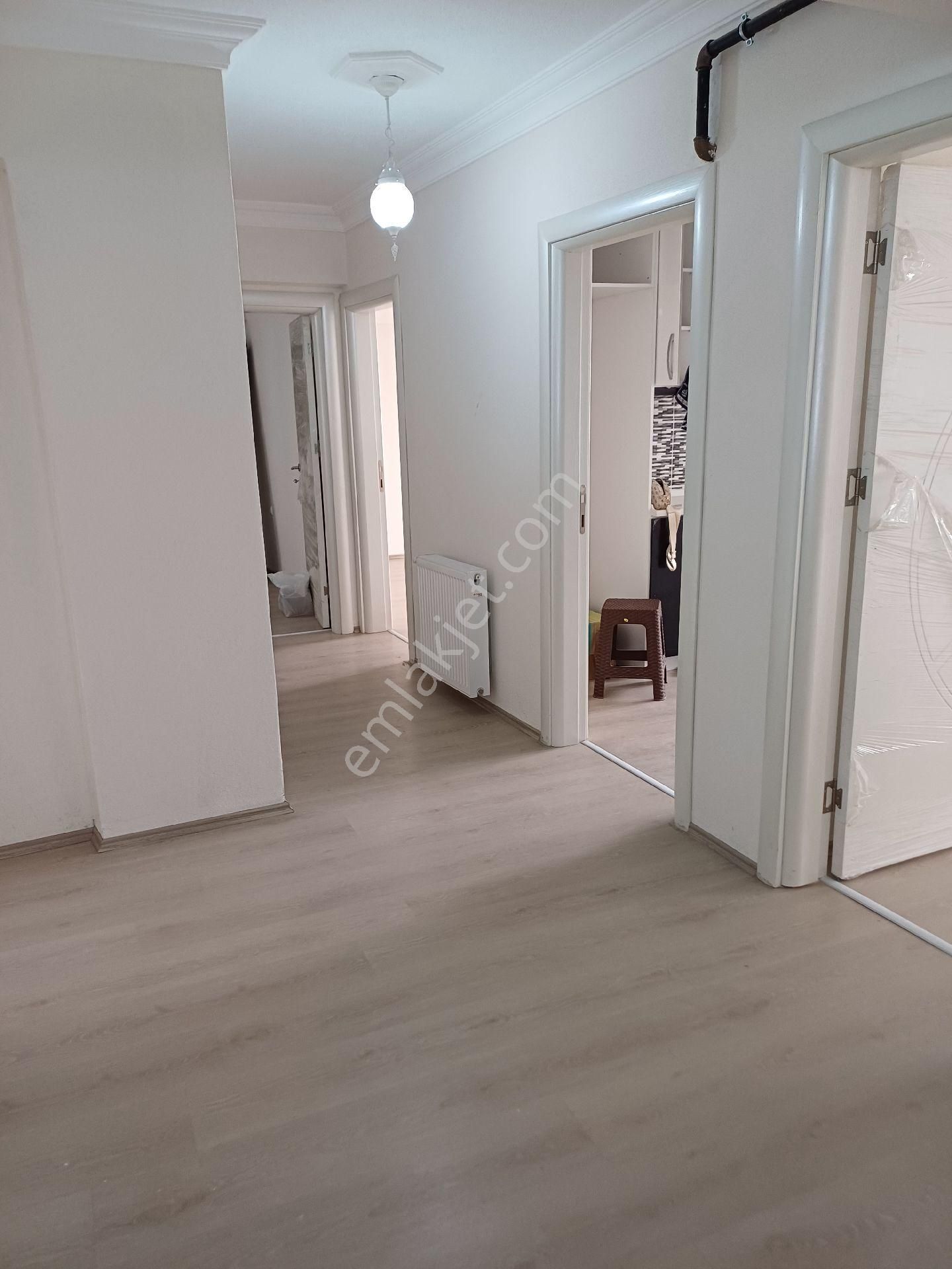 Cumhuriyet Mahallesi 20'lik Cadde Arkası Daire - Görsel 2