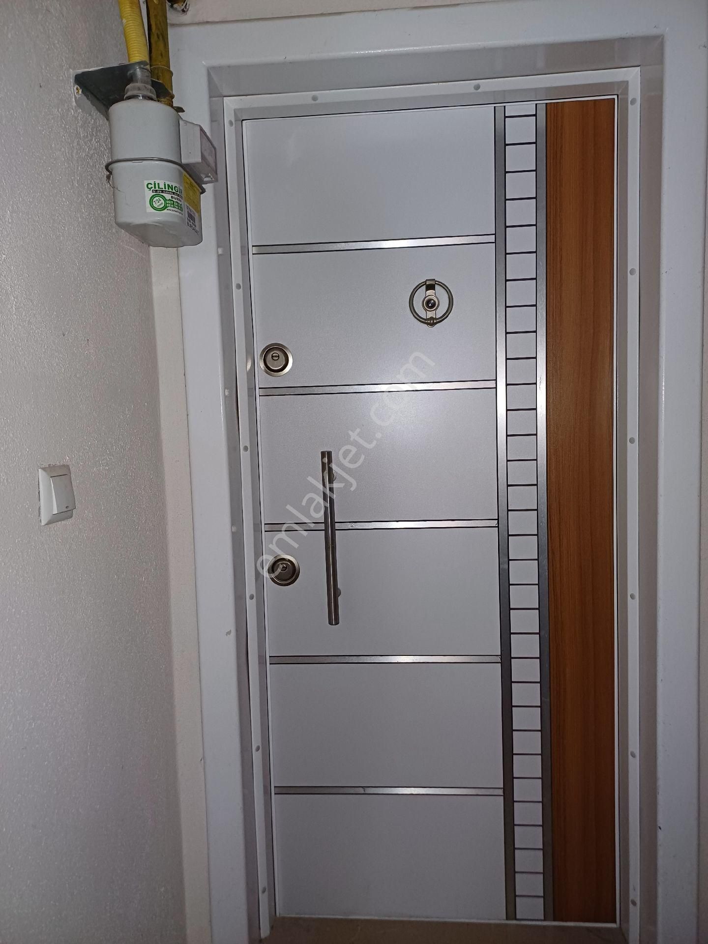 Cumhuriyet Mahallesi 20'lik Cadde Arkası Daire