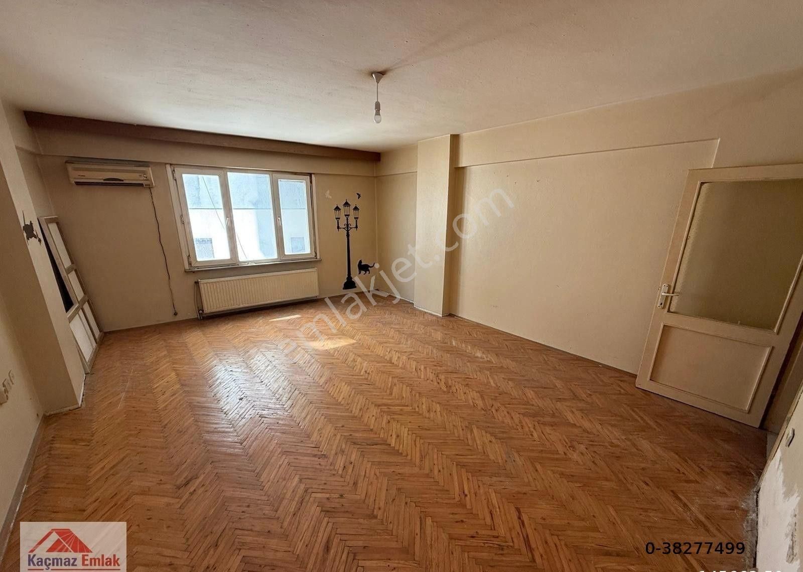 Kartal Merkez Kiralık 2+1 Belediye Minibüs Sahil Yolu Yakını