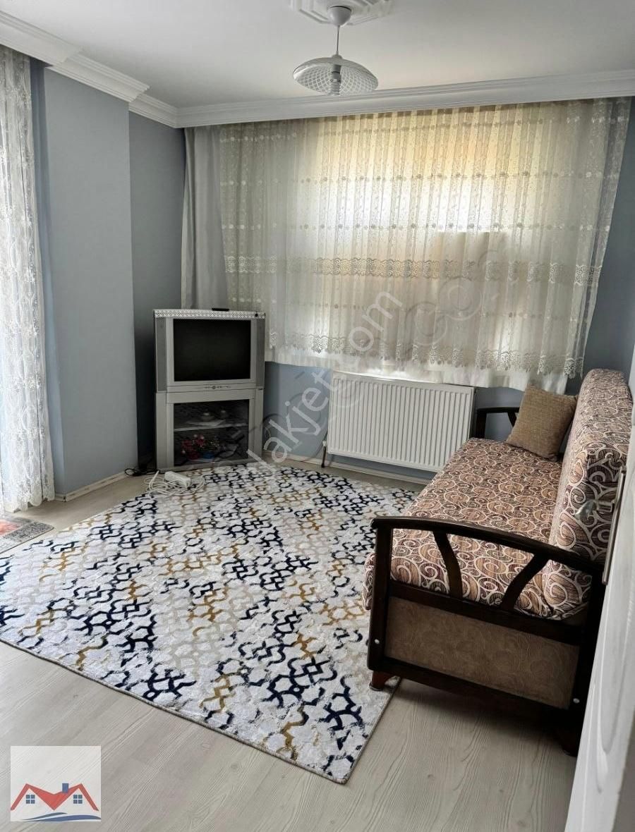 Bahçelievler Mah.cumhuriyet Caddesinde Eşyalı Kiralık 3+1 Daire