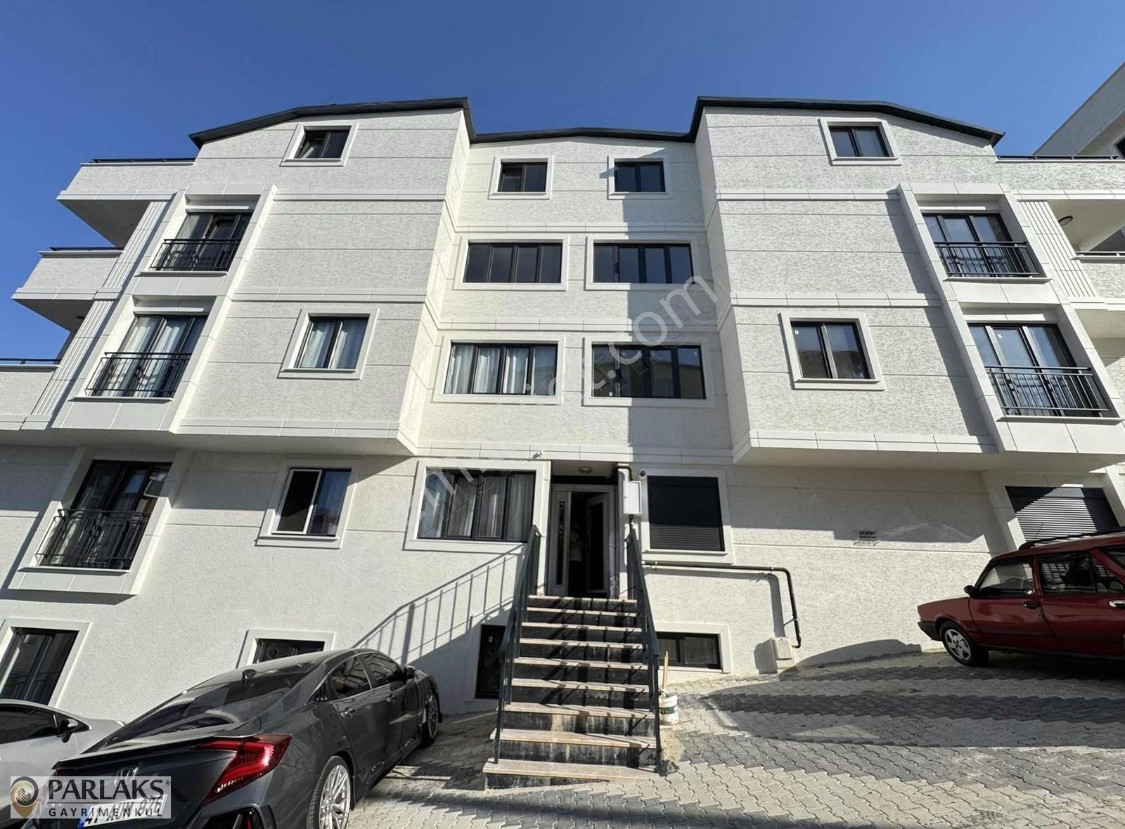 Bağlarbaşında Butik Site İçi Asansörlü Lüx 4+1 Çatı Dubleksi