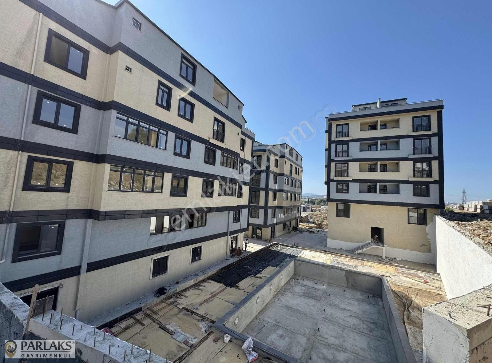 Balyonoz Yakını Site İçi Havuzlu 3 Aya Teslim 2+1 95m² Ara Kat