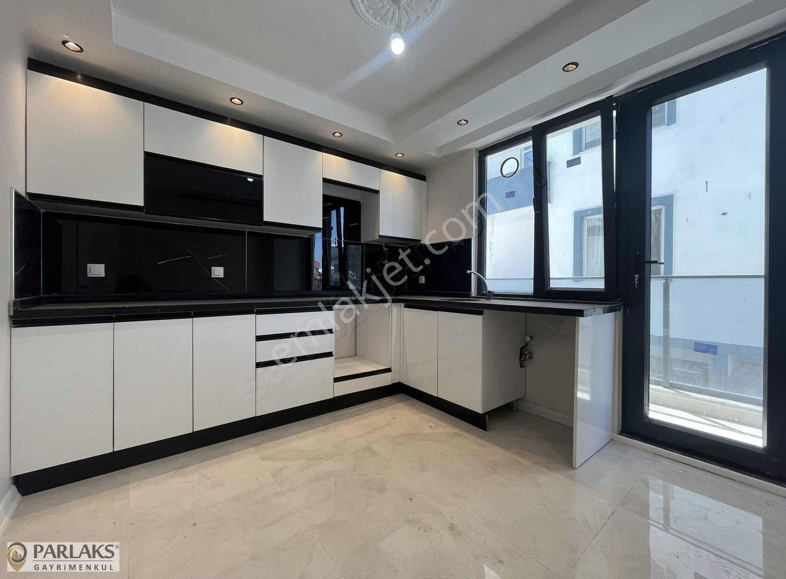 Atatürk Cad Yakını Sıfır Ultra Lüks Yerden Isıtmalı 2+1 95m2