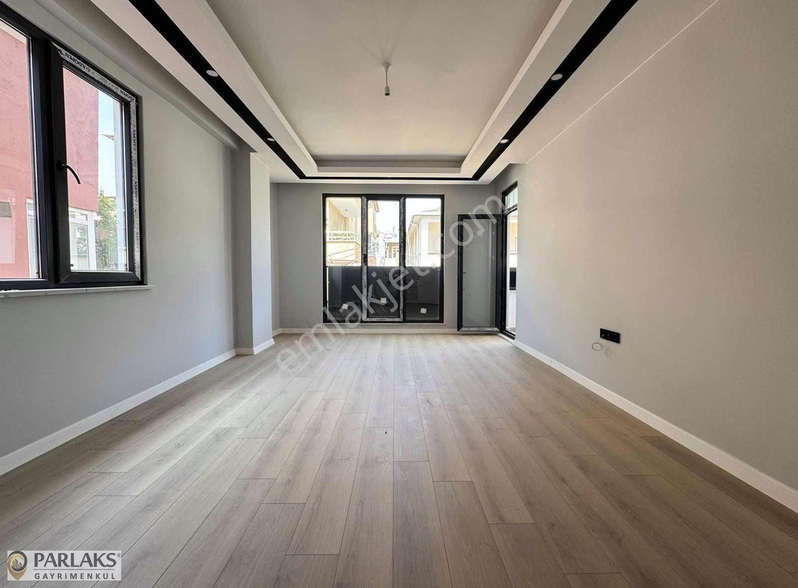 Bağlarbaşı İstasyon Cad. Yerden Isıtmalı Sıfır Lüx 2+1 Ara Kat