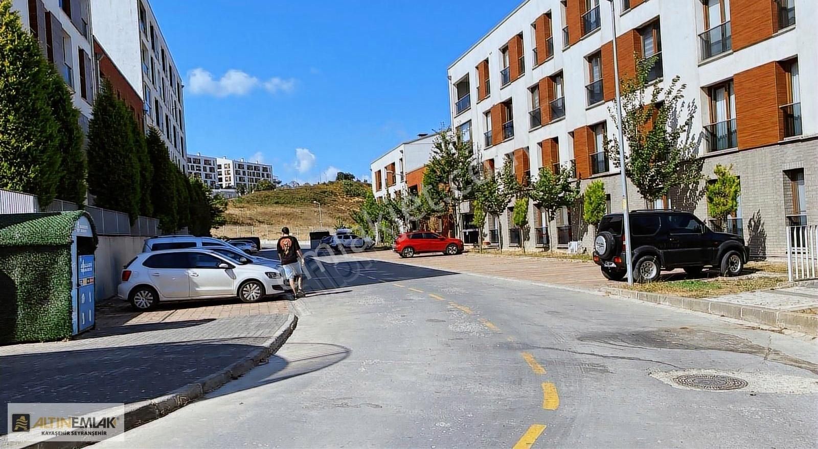 Kayaşehir Çamlı Bahçede Kısa Katlılarda 3+1 Satılık:9.300.000