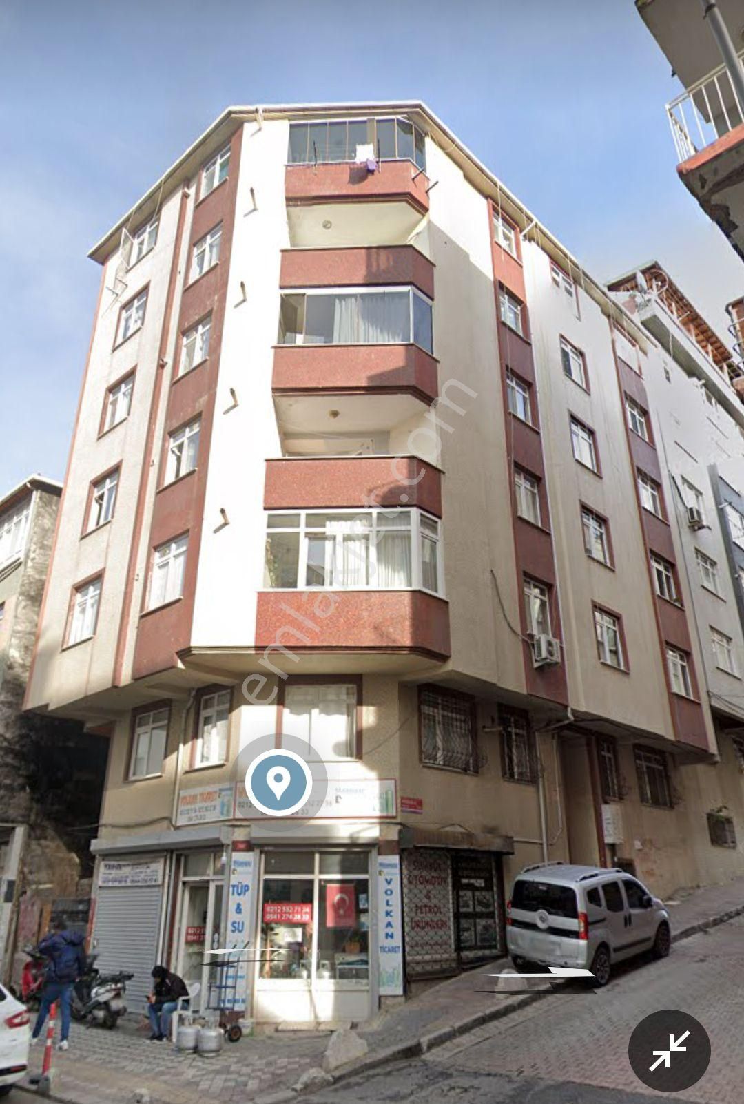 Sahıbından Cadde Üzerinde 19 Yaşında Genç Binada Köşe Başı Daire 2+1 75 M2 Asansorlu