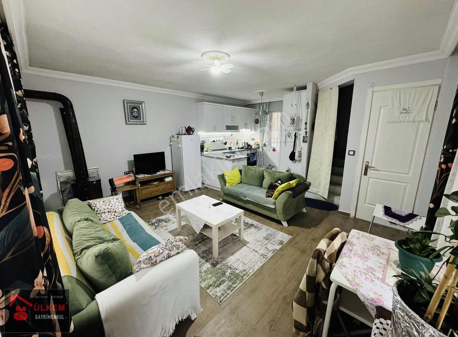 Kuşadası Merkezde Deniz Manzaralı Doğayla İç İçe Satılık Villa