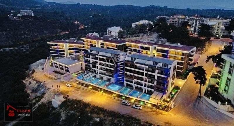 Kuşadasında Havuzlu Site İçerisinde Geniş 2+1 Satılık Daire