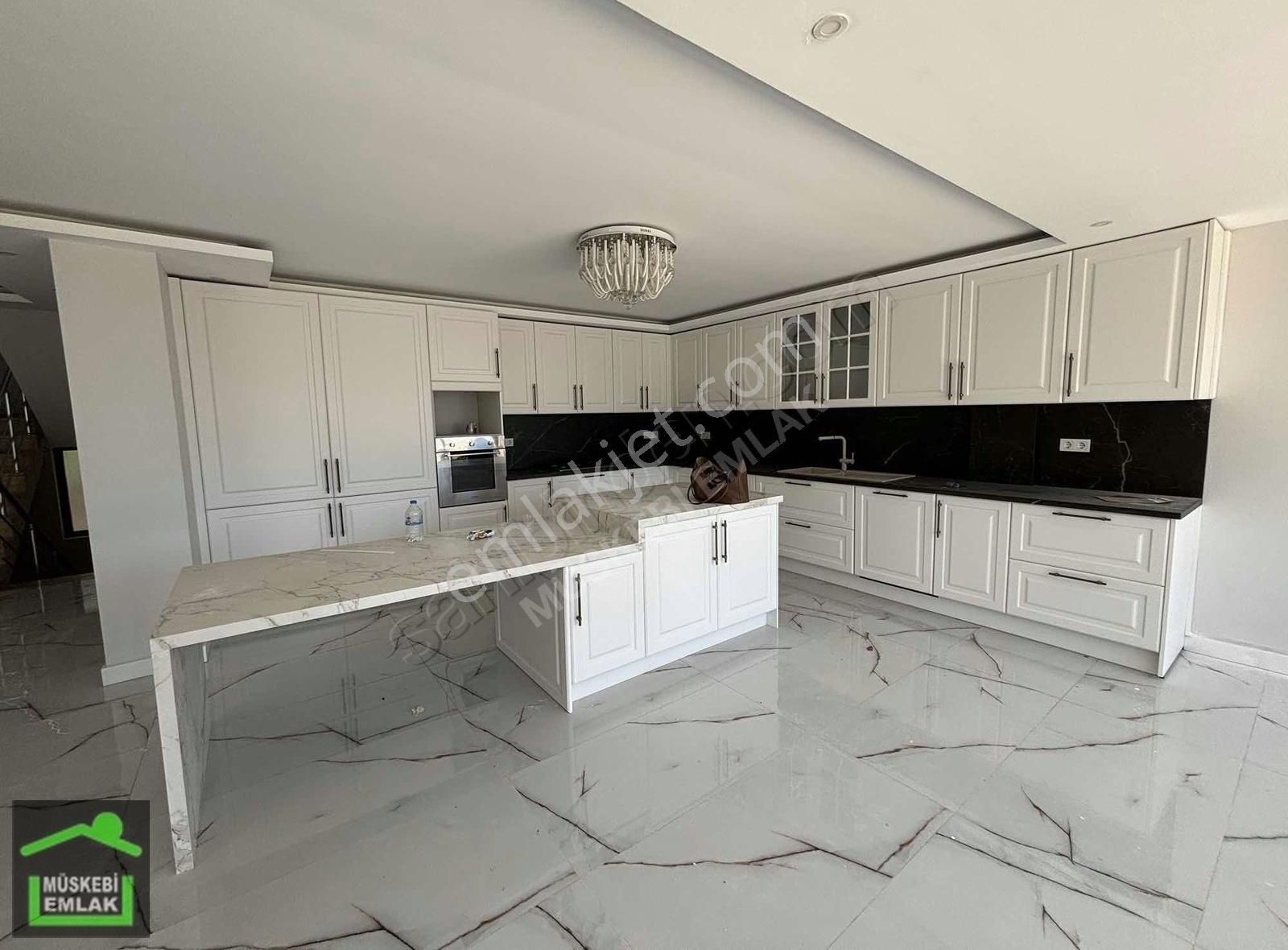 Yokuşbaşında 600 M2 Bahçe İçinde Kiralık 5+1 Lüks Villa