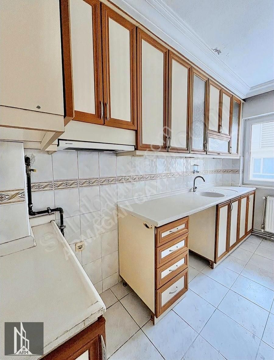 Hürriyet Caddesi'nde Ara Kat Kiralık Daire