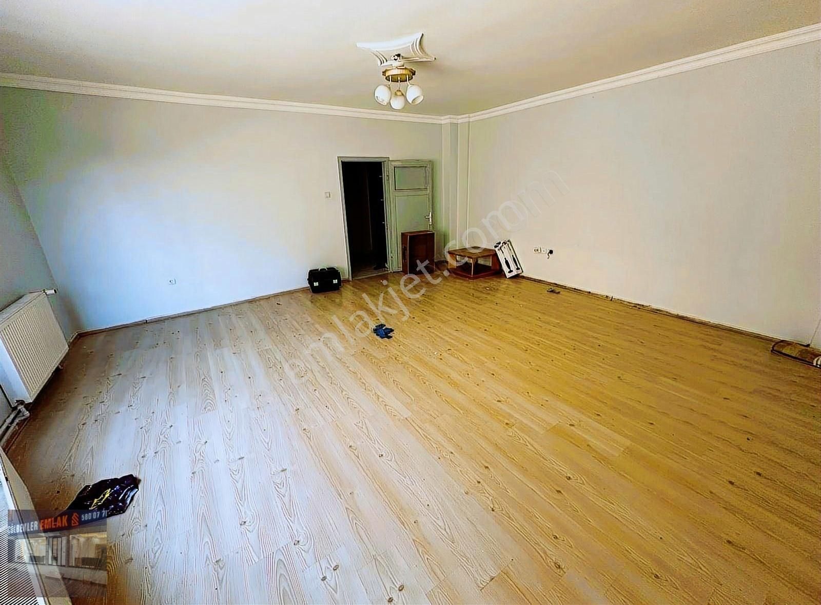 Aşıkpaşa Cadde Üzeri Geniş M2 3+1 Giriş Kat Acil Emsalsiz Daire!