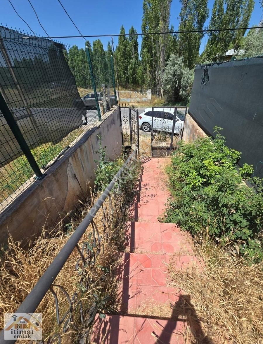 Karşıyaka Cadde Üzeri İki Katlı Müstakil Villa Tarzı Ev - Görsel 4