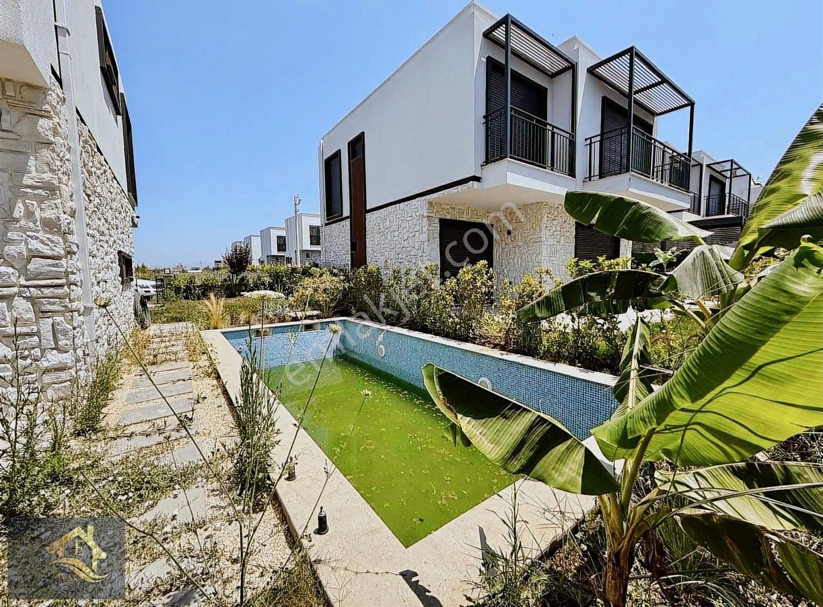 Kuşadası Güzelçamlı'da Full Eşyalı Müstakil Havuzlu 4+1 Villa