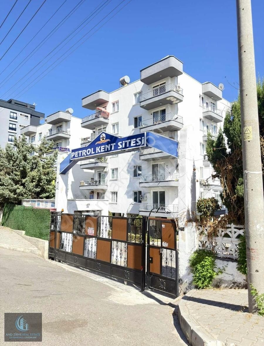 Mersin Mezitli 75.yıl Mah. Siteiçi Satılık 3+1
