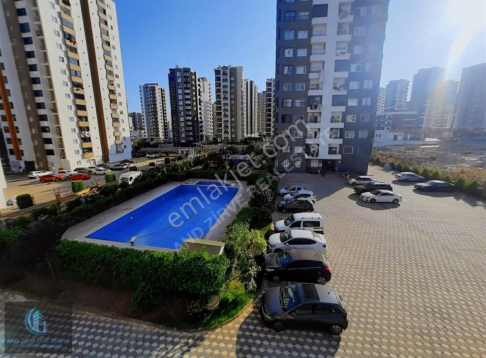 Mersn Mezitli Akdeniz Mah'de Havuzlu 4+1 Kullanımlı Teraslı