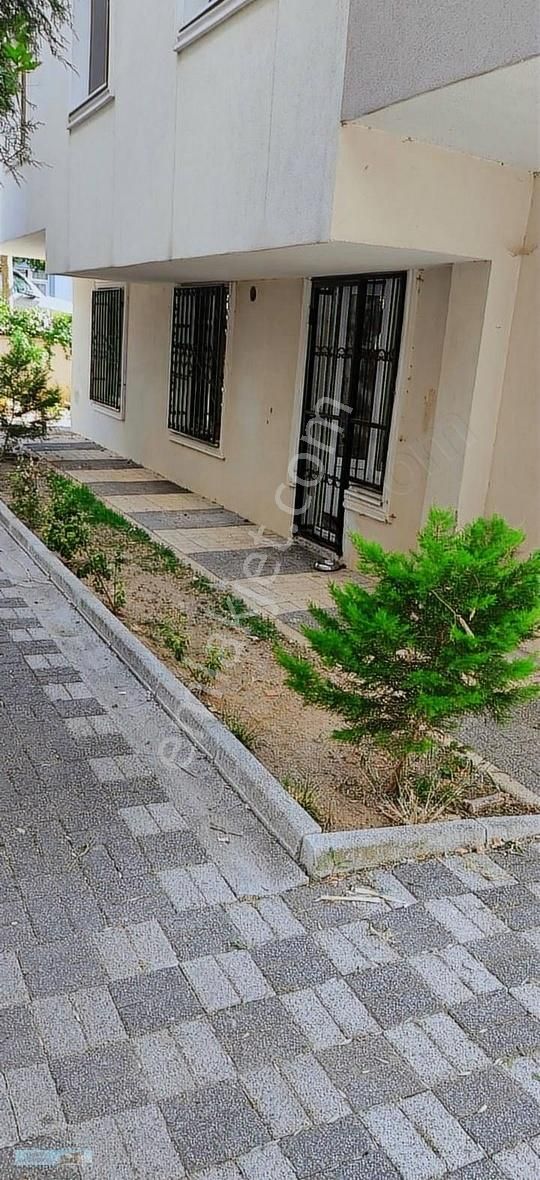 Emiray Dan İkbal Cad. Paralel Fazilet Sitesinde Satılık 3+1