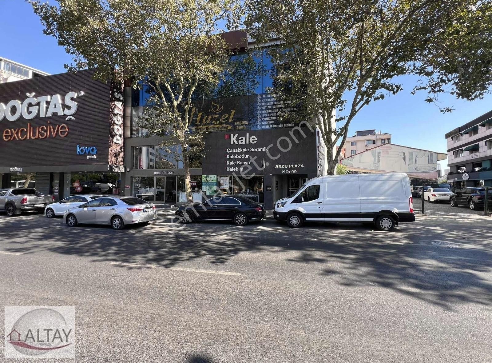 Küçükbakkalköy Mah.ana Cadde Üstü 250 M2 Net Plaza Katı