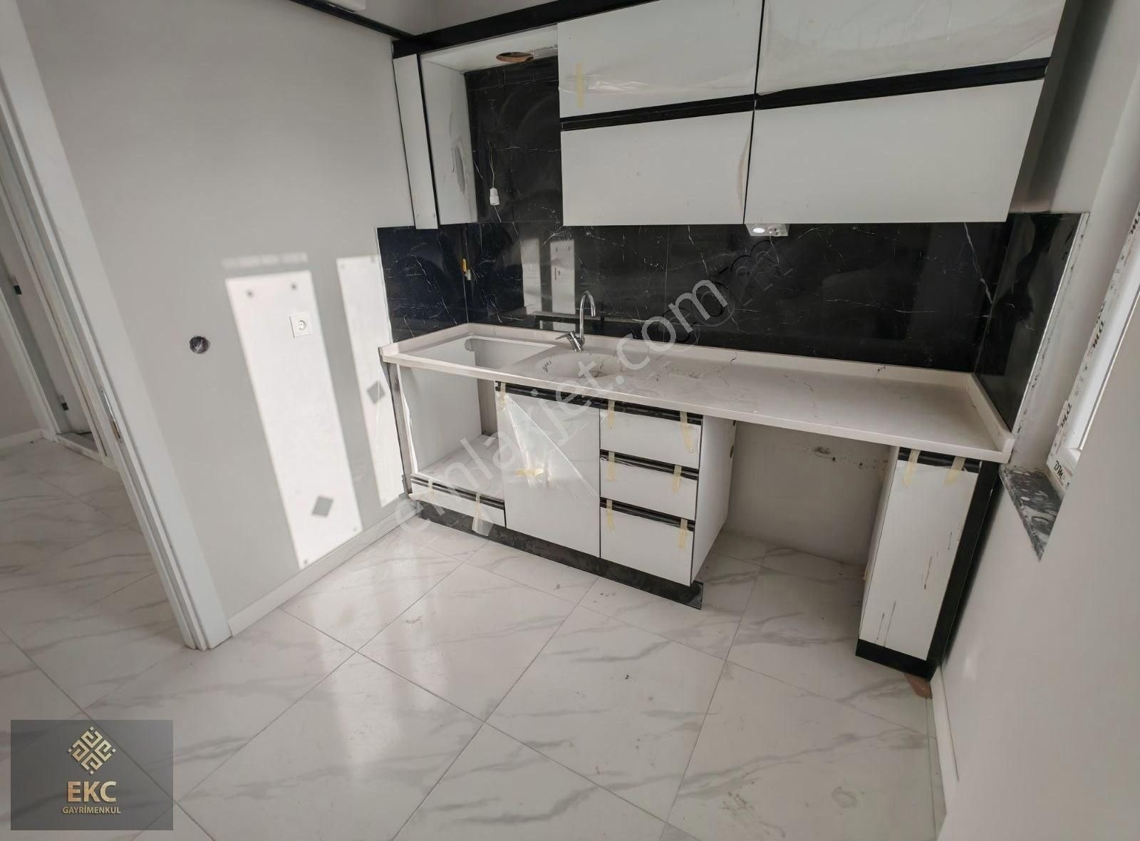 (ekc) Çamlıca Tombakzade Caddesi Yakın Ultra Geniş 2+0