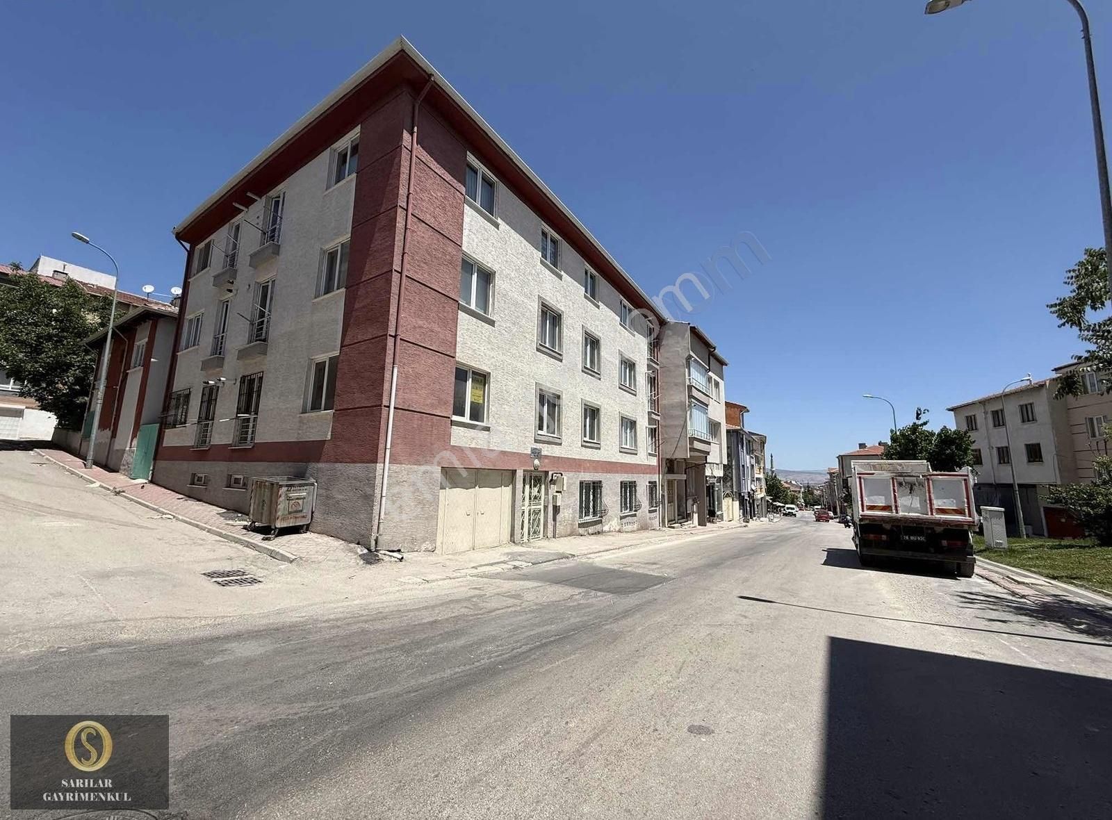 Sarılar Gayrimenkul'den Dilek Caddesi Üzeri 2+1 Kiralık Daire