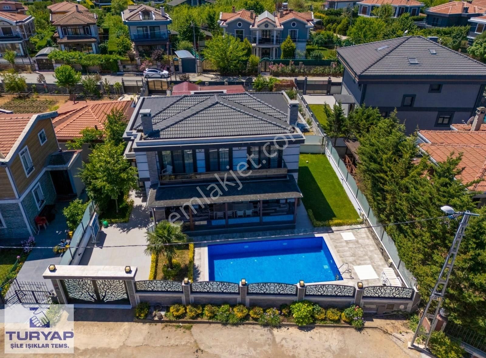 Şile Kumbaba'da Satılık Havuzlu Müstakil 5+1 Eşyalı Lüks Villa