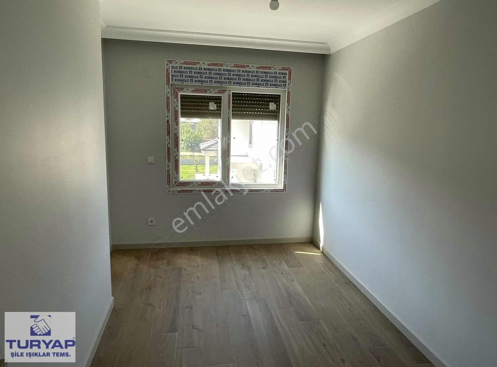 Turyap Şile Çavuş Da Havuzlu Sitede Satılık 3+1 Villa.