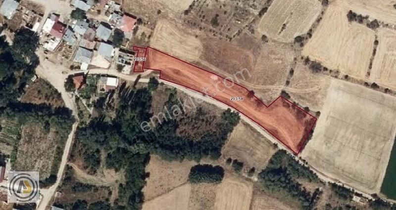Beyşehir Doğanbey Bayramköy De 3.536 M2 Tarla + 164 M2 Arsa