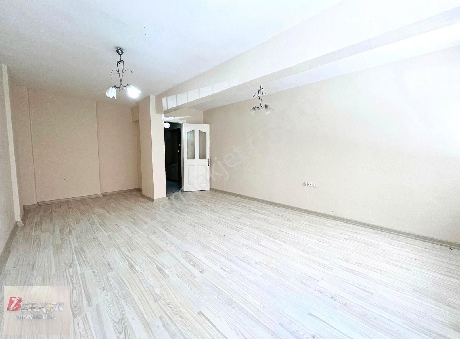 Akıncılar Mh. Ulupark Yakını 2+1 Otoparklı Zemin Kat Daire
