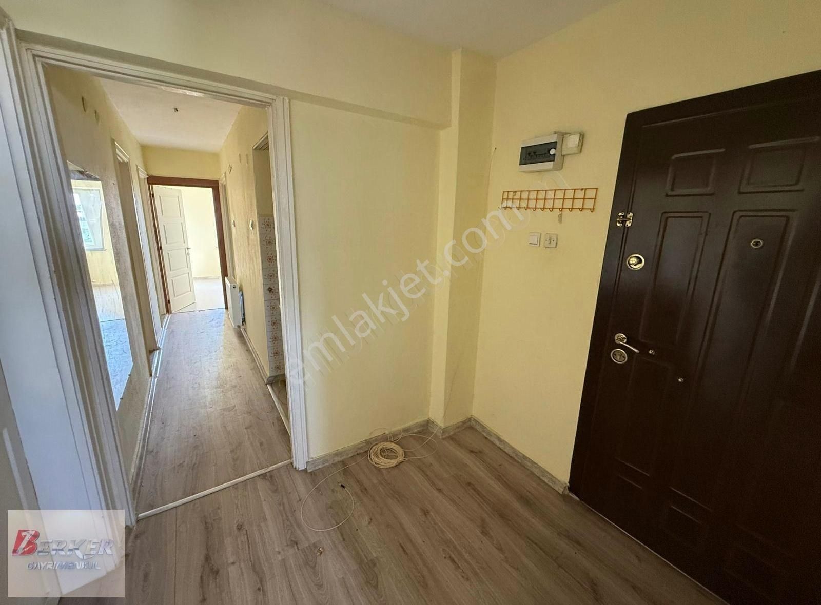 Laleli Magnesia Civarında Kiralık 3+1 Doğalgazlı Daire