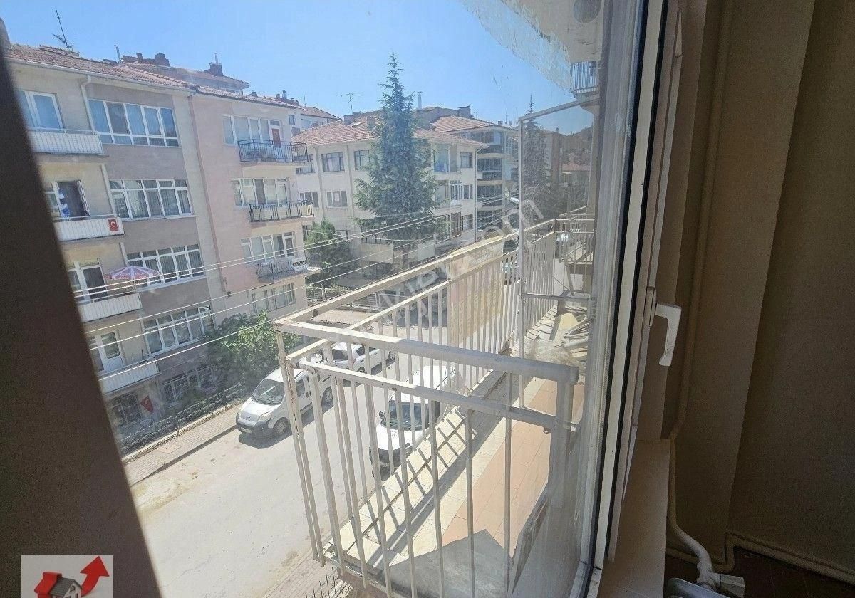 Dönertaş Emlaktan Kırmızıtoprak Mah.satılık 3+1 Ara Kat Daire