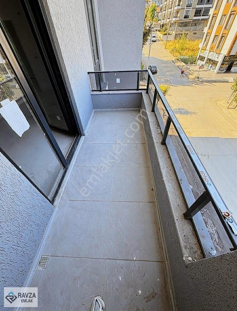 Ravza Emlak'tan Satılık Geniş 2+1 Daire - Görsel 6